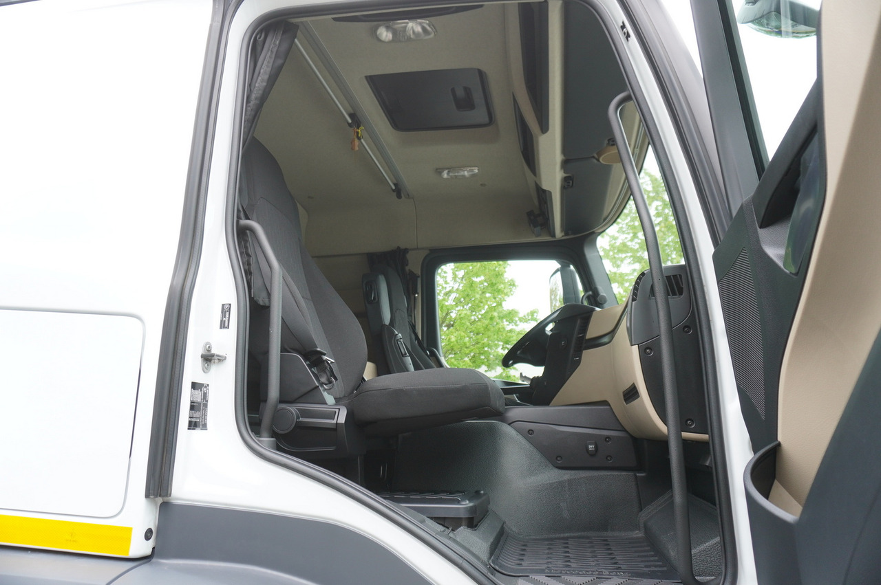 Refrigerator truck MERCEDES-BENZ Actros 1824 / Refrigerator 22 EPAL / Carrier Supra 950 / Sleeping cabin: picture 28