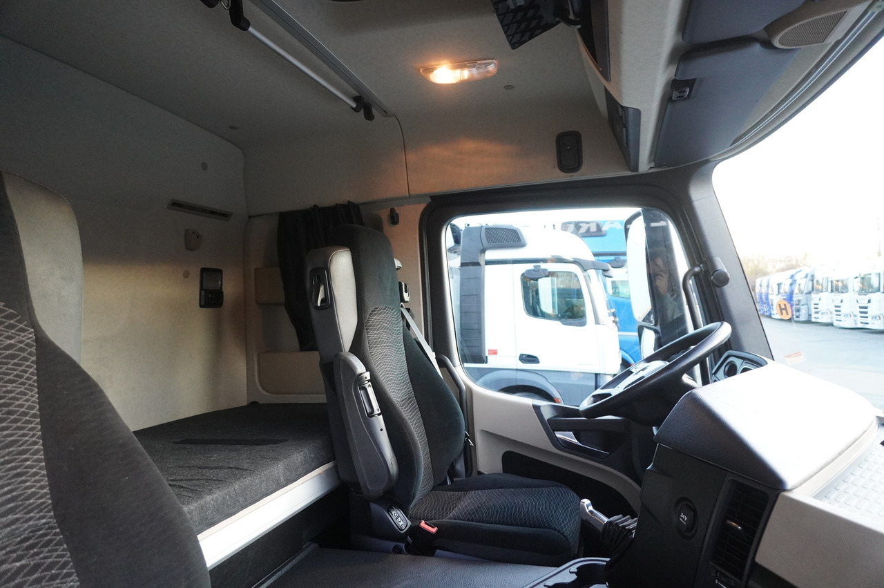 Curtainsider truck MERCEDES-BENZ Actros 1830 4x2 E6 / Curtainsider 18 EPAL / Sleeper cab: picture 28 Curtainsider truck MERCEDES-BENZ Actros 1830 4x2 E6 / Curtainsider 18 EPAL / Sleeper cab: picture 28