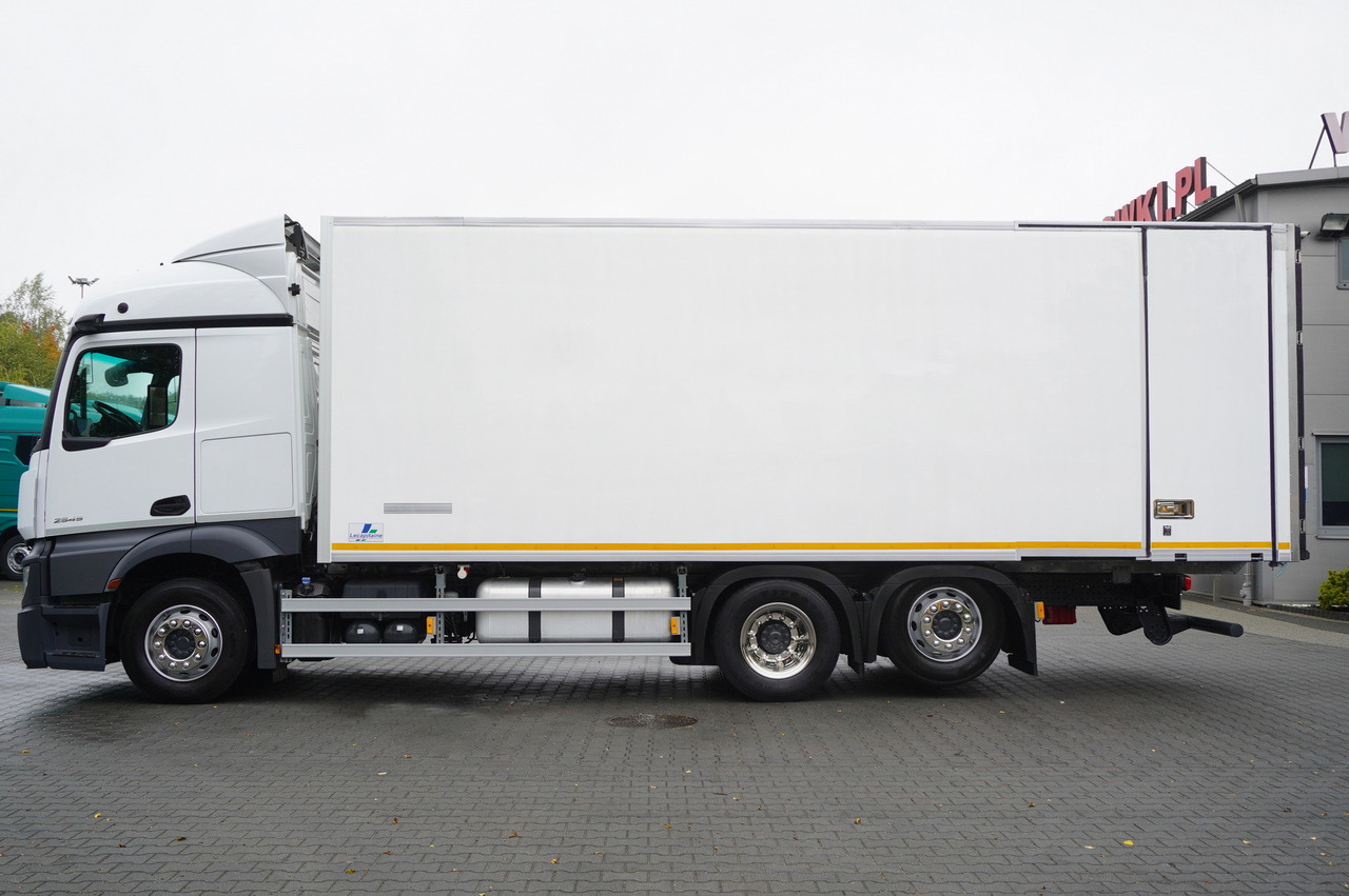 MERCEDES-BENZ Actros 2545 MP5 / Lecapitaine 18 EPAL refrigerator / Bitemperature / Carrier Supra 850 MT / ADR AT - Refrigerator truck: picture 2 MERCEDES-BENZ Actros 2545 MP5 / Lecapitaine 18 EPAL refrigerator / Bitemperature / Carrier Supra 850 MT / ADR AT - Refrigerator truck: picture 2