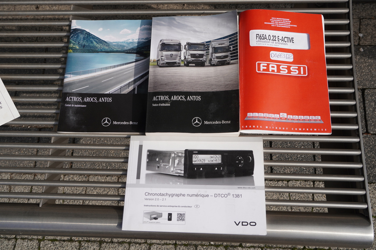 Crane truck MERCEDES-BENZ Antos 2540 / Flatbed 15 EPAL / Fassi F165 / 6.1 t / 8 m reach / remote control / rotator / 1600 MTH / steered axle: picture 30 Crane truck MERCEDES-BENZ Antos 2540 / Flatbed 15 EPAL / Fassi F165 / 6.1 t / 8 m reach / remote control / rotator / 1600 MTH / steered axle: picture 30