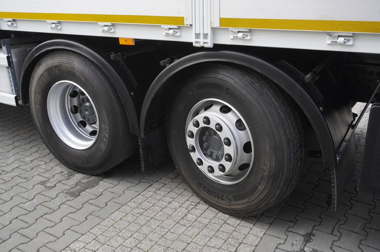 Crane truck MERCEDES-BENZ Antos 2540 / Flatbed 15 EPAL / Fassi F165 / 6.1 t / 8 m reach / remote control / rotator / 1600 MTH / steered axle: picture 16 Crane truck MERCEDES-BENZ Antos 2540 / Flatbed 15 EPAL / Fassi F165 / 6.1 t / 8 m reach / remote control / rotator / 1600 MTH / steered axle: picture 16