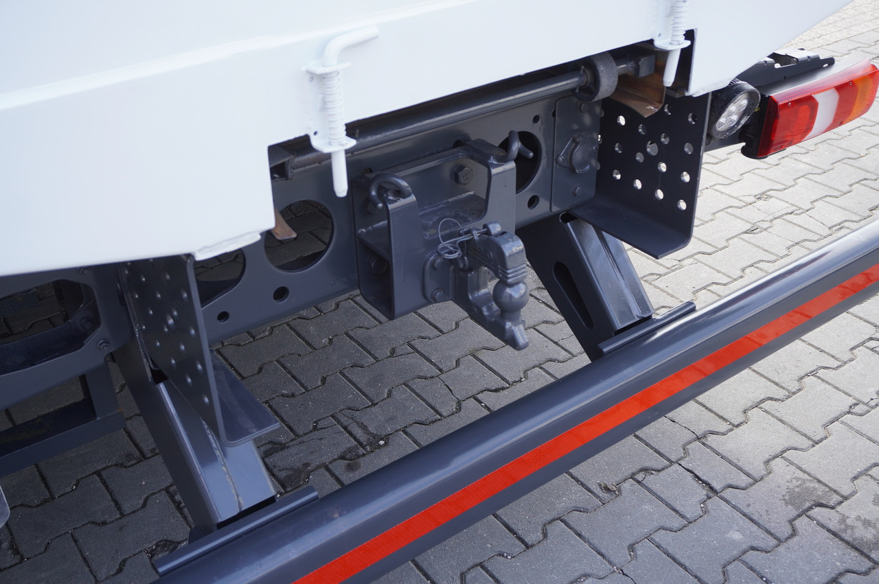 Crane truck MERCEDES-BENZ Antos 2540 / Flatbed 15 EPAL / Fassi F165 / 6.1 t / 8 m reach / remote control / rotator / 1600 MTH / steered axle: picture 18 Crane truck MERCEDES-BENZ Antos 2540 / Flatbed 15 EPAL / Fassi F165 / 6.1 t / 8 m reach / remote control / rotator / 1600 MTH / steered axle: picture 18