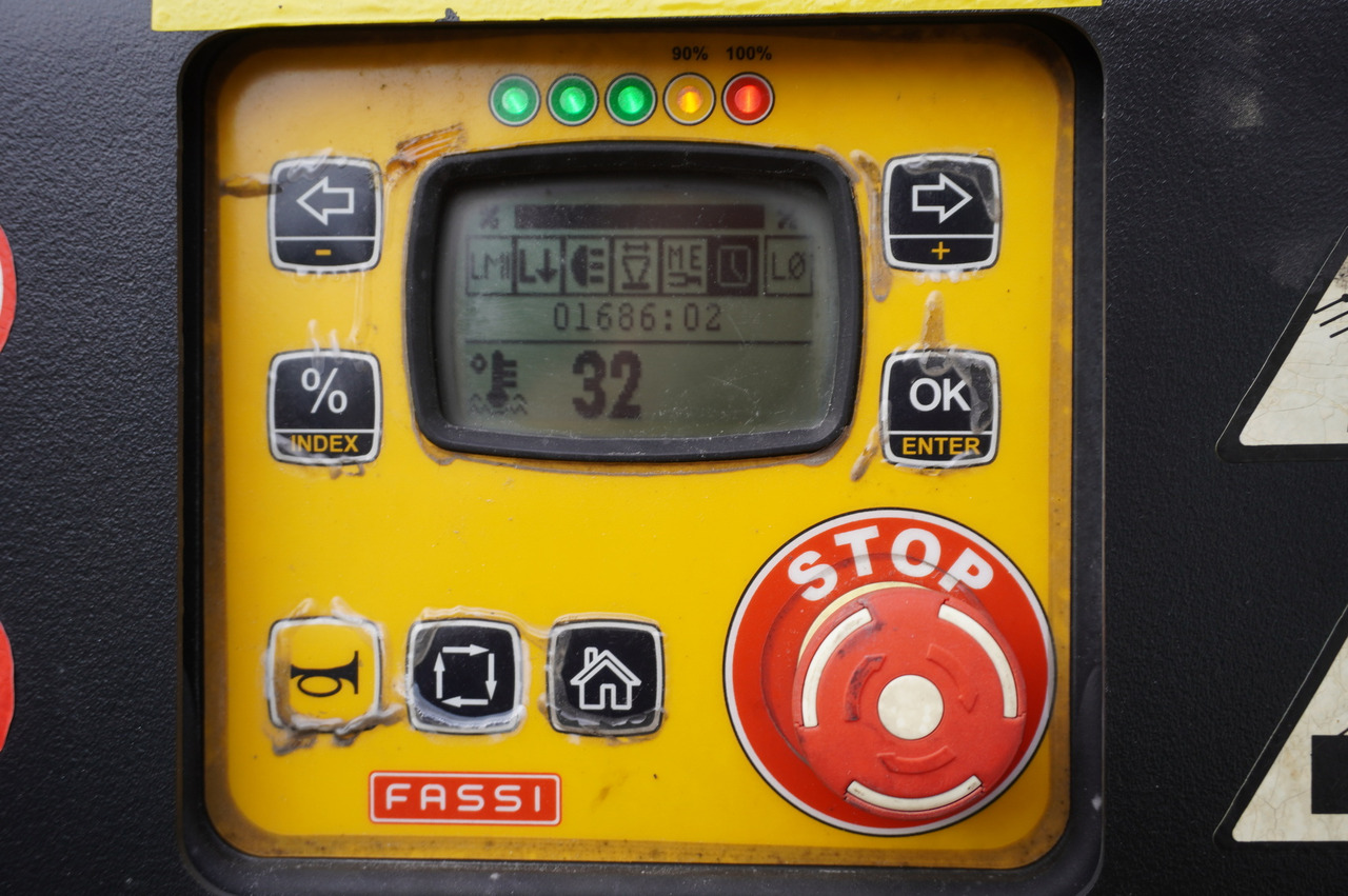 Crane truck MERCEDES-BENZ Antos 2540 / Flatbed 15 EPAL / Fassi F165 / 6.1 t / 8 m reach / remote control / rotator / 1600 MTH / steered axle: picture 10 Crane truck MERCEDES-BENZ Antos 2540 / Flatbed 15 EPAL / Fassi F165 / 6.1 t / 8 m reach / remote control / rotator / 1600 MTH / steered axle: picture 10