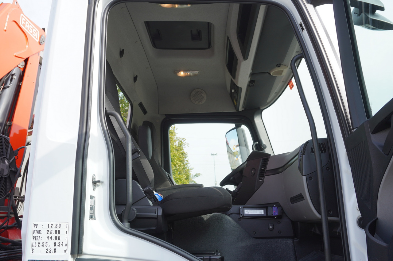 Crane truck MERCEDES-BENZ Antos 2540 / Flatbed 15 EPAL / Fassi F165 / 6.1 t / 8 m reach / remote control / rotator / 1600 MTH / steered axle: picture 29 Crane truck MERCEDES-BENZ Antos 2540 / Flatbed 15 EPAL / Fassi F165 / 6.1 t / 8 m reach / remote control / rotator / 1600 MTH / steered axle: picture 29