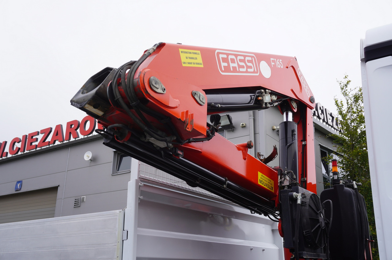 Crane truck MERCEDES-BENZ Antos 2540 / Flatbed 15 EPAL / Fassi F165 / 6.1 t / 8 m reach / remote control / rotator / 1600 MTH / steered axle: picture 13 Crane truck MERCEDES-BENZ Antos 2540 / Flatbed 15 EPAL / Fassi F165 / 6.1 t / 8 m reach / remote control / rotator / 1600 MTH / steered axle: picture 13