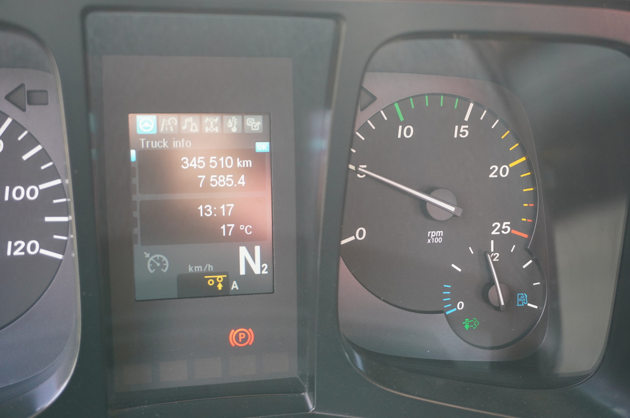 Crane truck MERCEDES-BENZ Antos 2540 / Flatbed 15 EPAL / Fassi F165 / 6.1 t / 8 m reach / remote control / rotator / 1600 MTH / steered axle: picture 25 Crane truck MERCEDES-BENZ Antos 2540 / Flatbed 15 EPAL / Fassi F165 / 6.1 t / 8 m reach / remote control / rotator / 1600 MTH / steered axle: picture 25