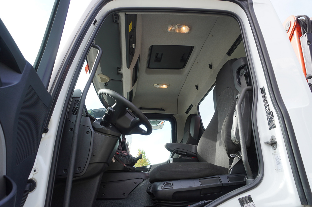 Crane truck MERCEDES-BENZ Antos 2540 / Flatbed 15 EPAL / Fassi F165 / 6.1 t / 8 m reach / remote control / rotator / 1600 MTH / steered axle: picture 21 Crane truck MERCEDES-BENZ Antos 2540 / Flatbed 15 EPAL / Fassi F165 / 6.1 t / 8 m reach / remote control / rotator / 1600 MTH / steered axle: picture 21