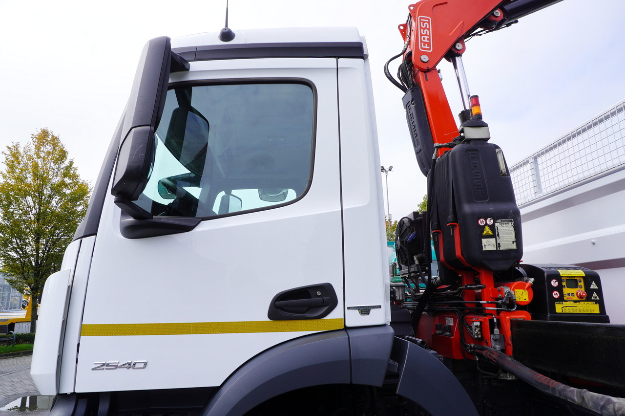 Crane truck MERCEDES-BENZ Antos 2540 / Flatbed 15 EPAL / Fassi F165 / 6.1 t / 8 m reach / remote control / rotator / 1600 MTH / steered axle: picture 20 Crane truck MERCEDES-BENZ Antos 2540 / Flatbed 15 EPAL / Fassi F165 / 6.1 t / 8 m reach / remote control / rotator / 1600 MTH / steered axle: picture 20