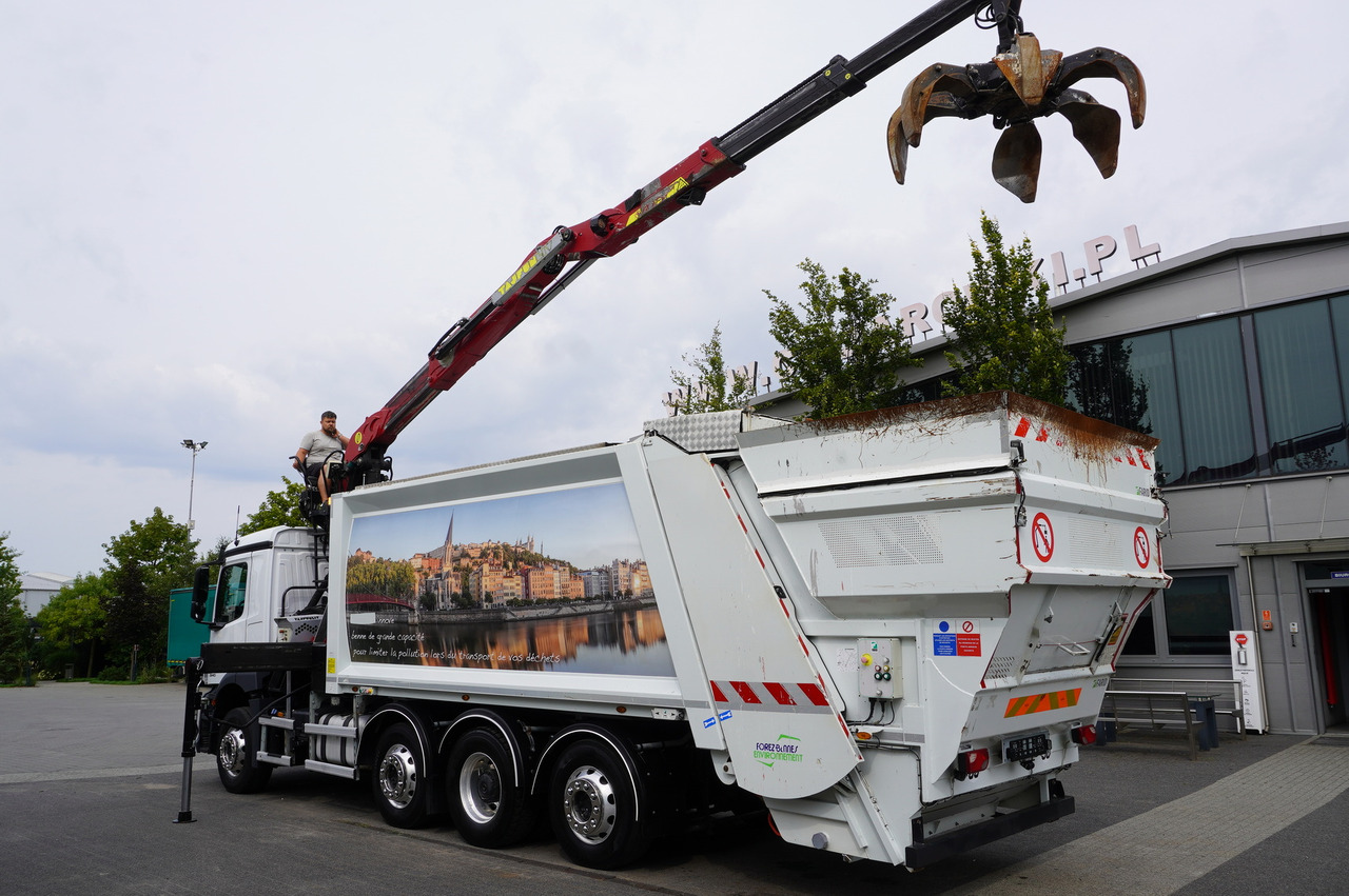 MERCEDES-BENZ Antos 3240 8x2 / Tajfun 5T crane / Farid Industries garbage truck/ 3 steered axles - Garbage truck: picture 2 MERCEDES-BENZ Antos 3240 8x2 / Tajfun 5T crane / Farid Industries garbage truck/ 3 steered axles - Garbage truck: picture 2