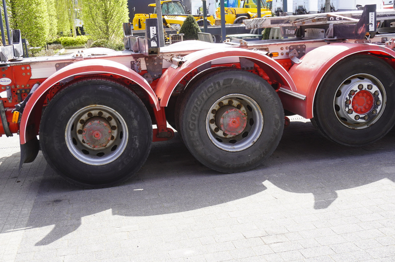 Leasing of Mercedes-Benz Arocs 3563 8 × 4 / 630 HP / steered axle / Logging superstructure Mercedes-Benz Arocs 3563 8 × 4 / 630 HP / steered axle / Logging superstructure: picture 16