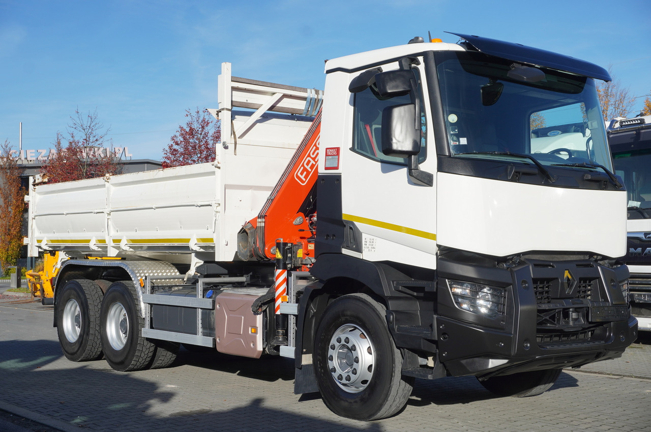 RENAULT C380 E6 6×4 / HDS Fassi F135 2700 MTH / Range 8 m / 5.6 t lifting capacity / 3-side tipper / Bortmatic - Crane truck: picture 2 RENAULT C380 E6 6×4 / HDS Fassi F135 2700 MTH / Range 8 m / 5.6 t lifting capacity / 3-side tipper / Bortmatic - Crane truck: picture 2