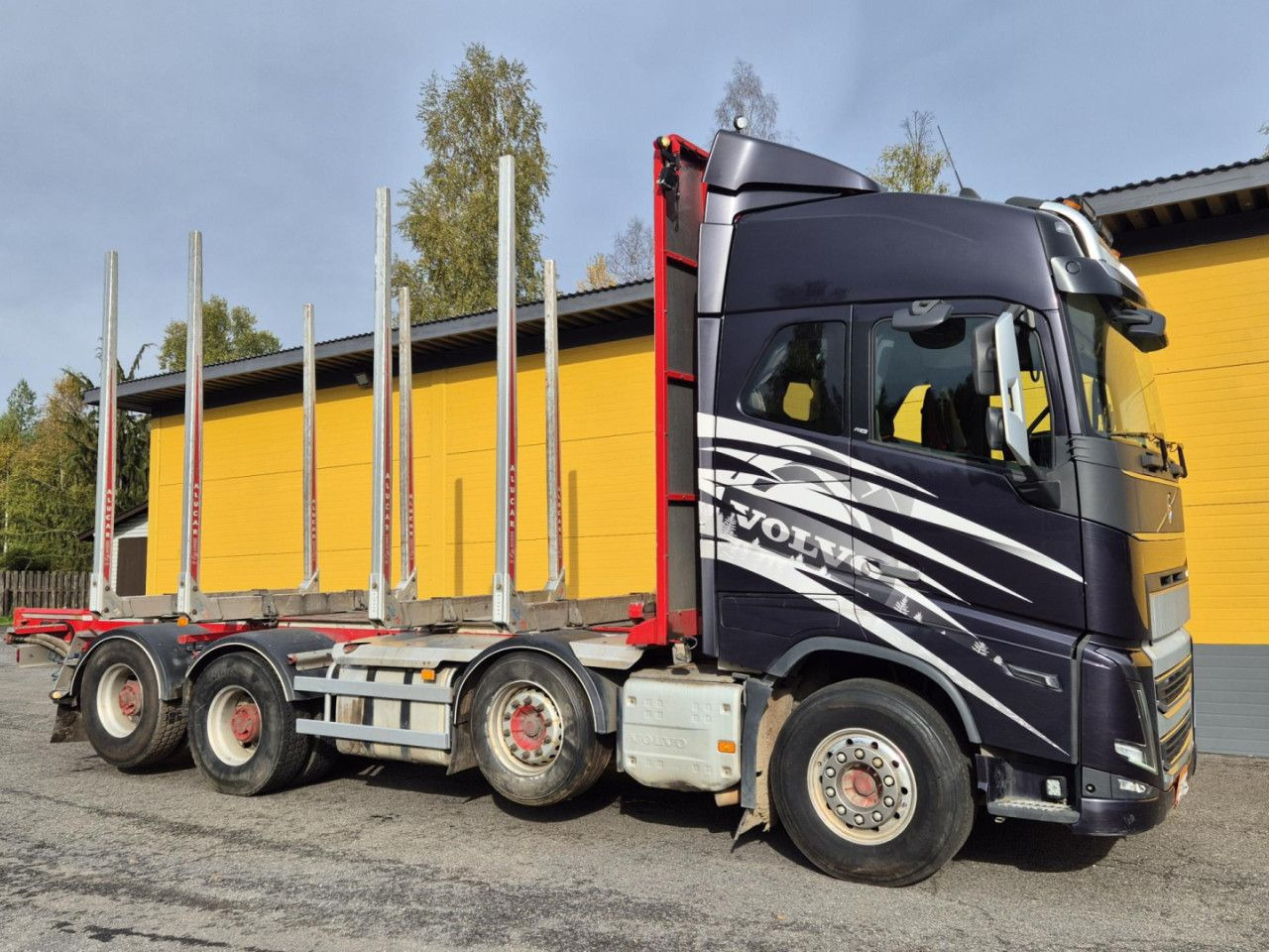 VOLVO FH 750 8x4 / 2 lifted axles / timber truck - Crane truck: picture 3 VOLVO FH 750 8x4 / 2 lifted axles / timber truck - Crane truck: picture 3