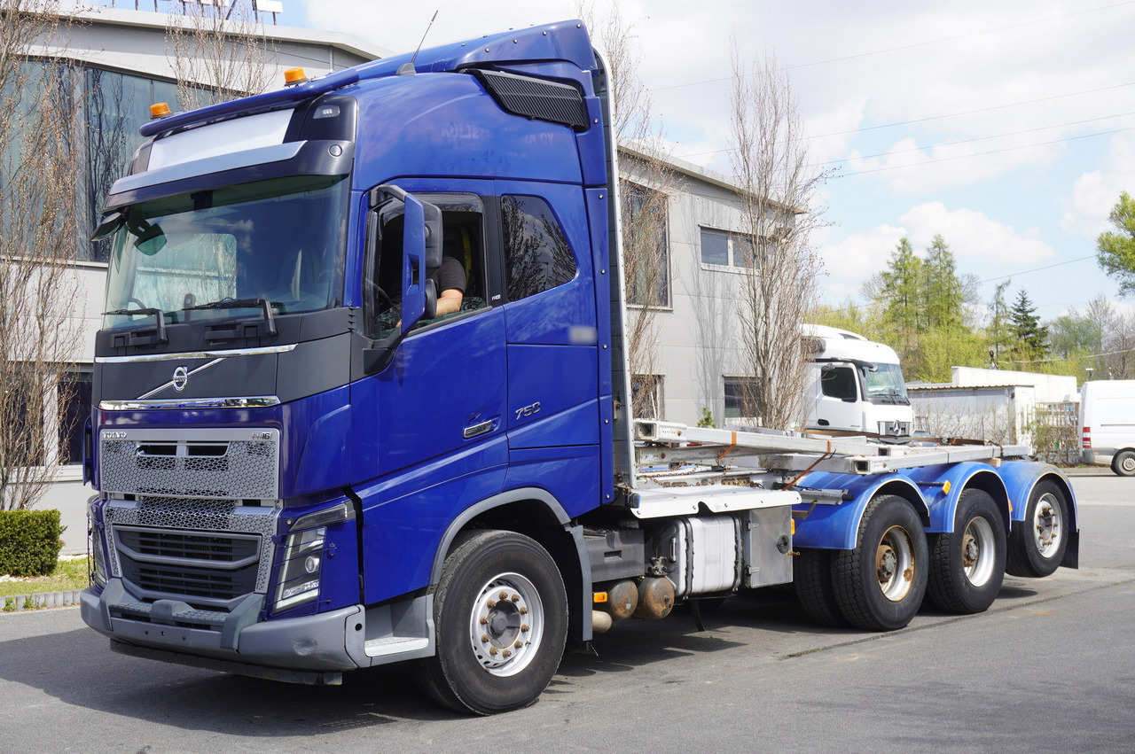 VOLVO FH16 750 8x4 / 750 HP! / 20 t load capacity / stanchion superstructure - Cab chassis truck: picture 1 VOLVO FH16 750 8x4 / 750 HP! / 20 t load capacity / stanchion superstructure - Cab chassis truck: picture 1