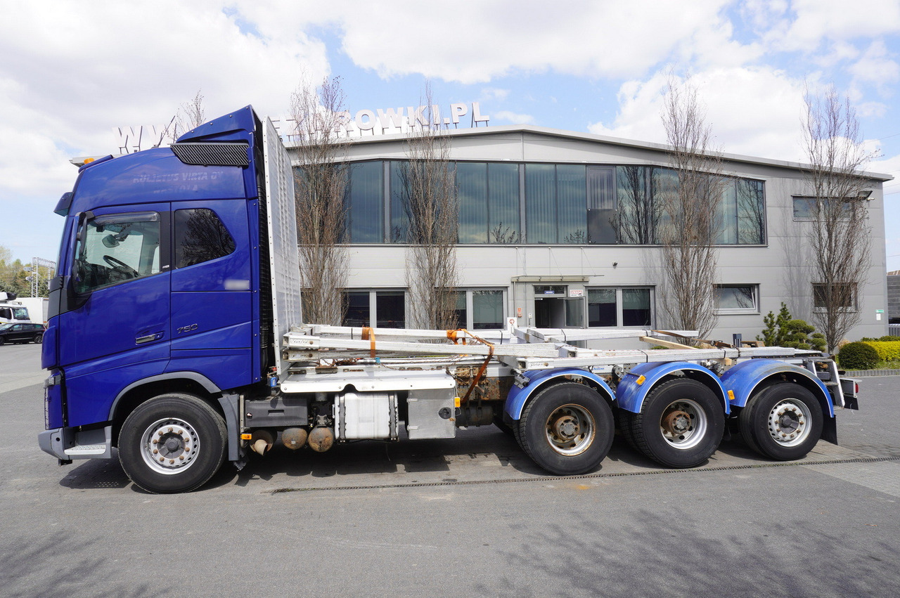 VOLVO FH16 750 8x4 / 750 HP! / 20 t load capacity / stanchion superstructure - Cab chassis truck: picture 5 VOLVO FH16 750 8x4 / 750 HP! / 20 t load capacity / stanchion superstructure - Cab chassis truck: picture 5