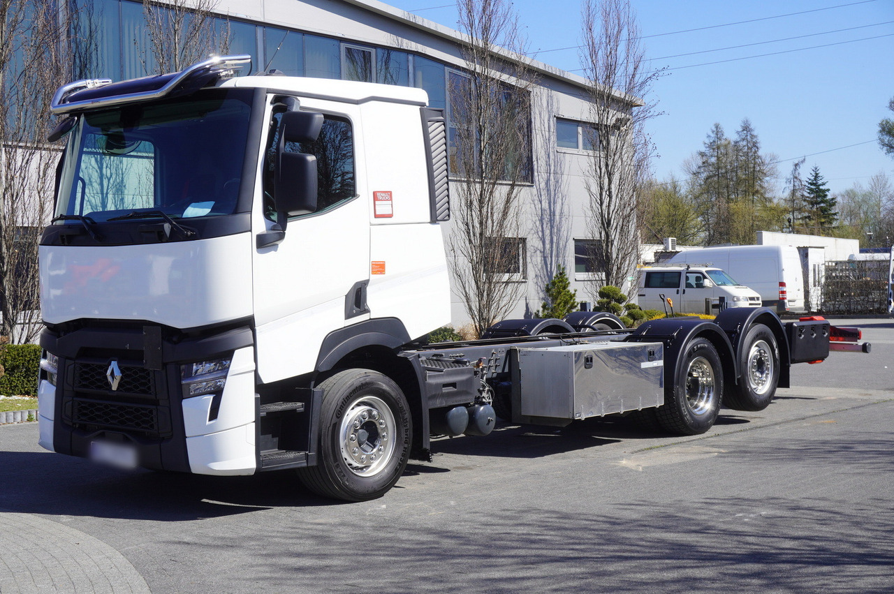 Volvo Renault T520 DTI 13 6x2 / Chassis 8.3 m / 2022 / steered axle - Cab chassis truck: picture 1 Volvo Renault T520 DTI 13 6x2 / Chassis 8.3 m / 2022 / steered axle - Cab chassis truck: picture 1