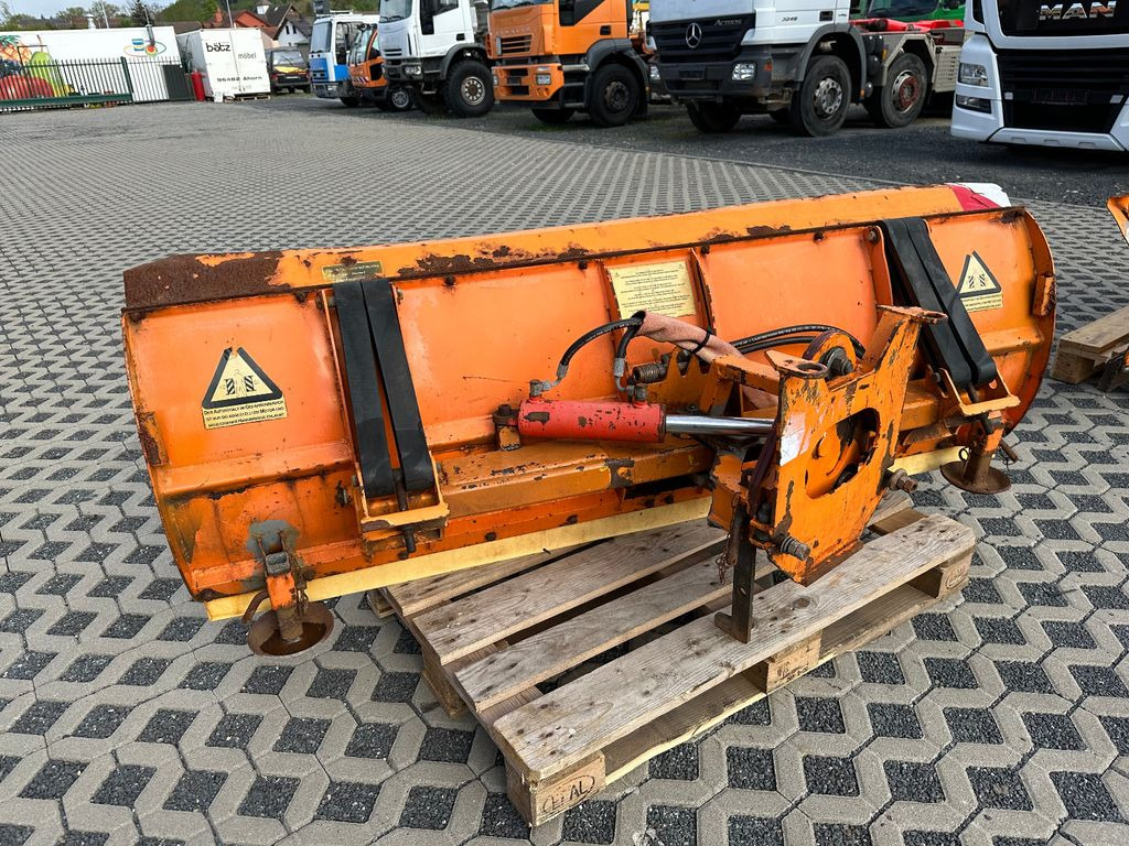 Unimog Schneepflug 2000 mm - Snow plough: picture 1 Unimog Schneepflug 2000 mm - Snow plough: picture 1