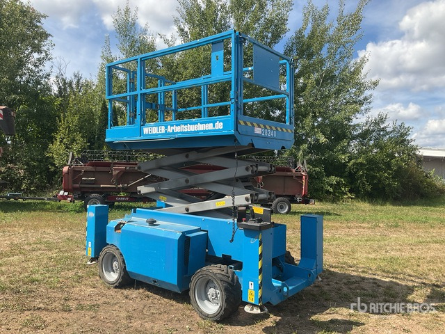 2007 Genie GS2668RT 4x4 Diesel Scissor Lift - Scissor lift: picture 3 2007 Genie GS2668RT 4x4 Diesel Scissor Lift - Scissor lift: picture 3