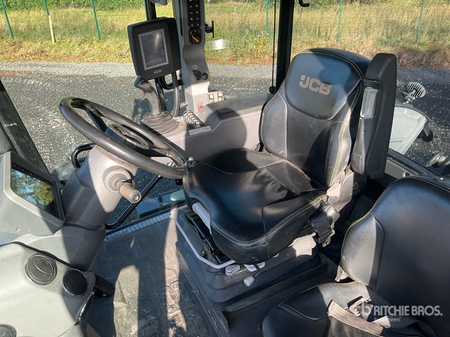 2016 JCB Fastrac 4220 4WD Tractor - Farm tractor: picture 5 2016 JCB Fastrac 4220 4WD Tractor - Farm tractor: picture 5