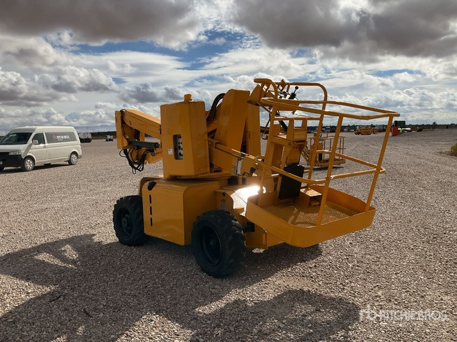 1999 Haulotte HA12D 2WD Diesel Articulating Boom Lift - Articulated boom: picture 2 1999 Haulotte HA12D 2WD Diesel Articulating Boom Lift - Articulated boom: picture 2