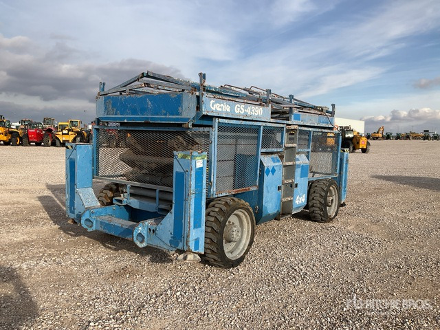 2001 Genie GS4390RT 4x4 Diesel Scissor Lift - Scissor lift: picture 1 2001 Genie GS4390RT 4x4 Diesel Scissor Lift - Scissor lift: picture 1