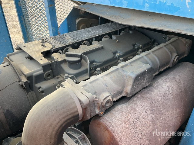 2001 Genie GS4390RT 4x4 Diesel Scissor Lift - Scissor lift: picture 5 2001 Genie GS4390RT 4x4 Diesel Scissor Lift - Scissor lift: picture 5