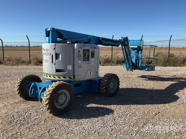 2006 Genie Z34/22 4WD Diesel Articulating Boom Lift - Articulated boom: picture 2 2006 Genie Z34/22 4WD Diesel Articulating Boom Lift - Articulated boom: picture 2