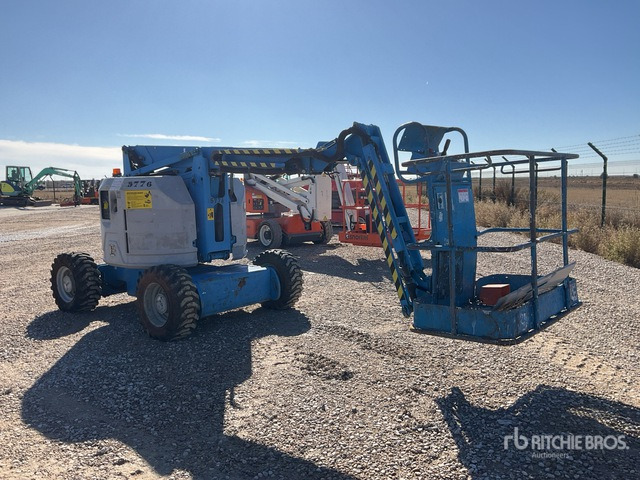2007 Genie Z34/22 4WD Diesel Articulating Boom Lift - Articulated boom: picture 3 2007 Genie Z34/22 4WD Diesel Articulating Boom Lift - Articulated boom: picture 3