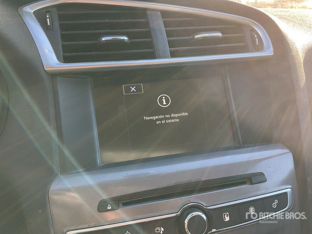 2015 Citroen C4 Blue Hdi Automobile - Car: picture 5 2015 Citroen C4 Blue Hdi Automobile - Car: picture 5