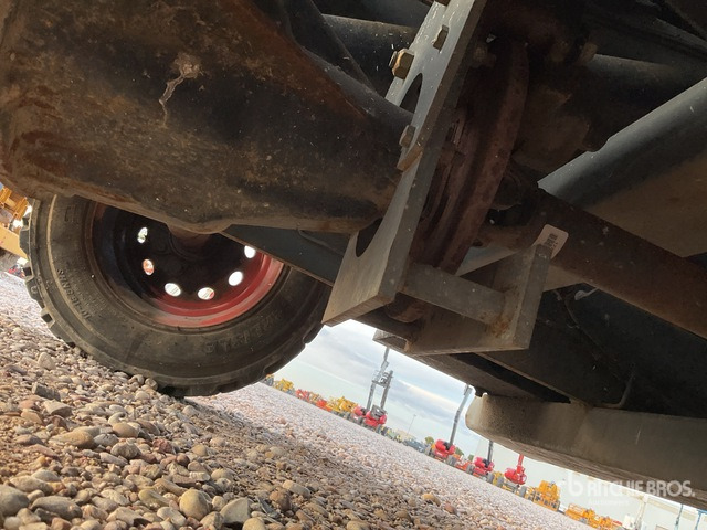 2015 Skyjack SJ9250 4x4 Diesel Scissor Lift - Scissor lift: picture 4 2015 Skyjack SJ9250 4x4 Diesel Scissor Lift - Scissor lift: picture 4