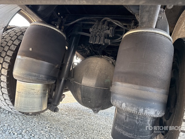 2000 Renault Premium 300 2000 Benelli 10510/3S2 6000 kg ... Flatbed Truck with Crane - Dropside/ Flatbed truck, Crane truck: picture 5 2000 Renault Premium 300 2000 Benelli 10510/3S2 6000 kg ... Flatbed Truck with Crane - Dropside/ Flatbed truck, Crane truck: picture 5