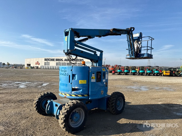 2004 Genie Z-34/22 Diesel Articulating Boom Lift - Articulated boom: picture 3 2004 Genie Z-34/22 Diesel Articulating Boom Lift - Articulated boom: picture 3