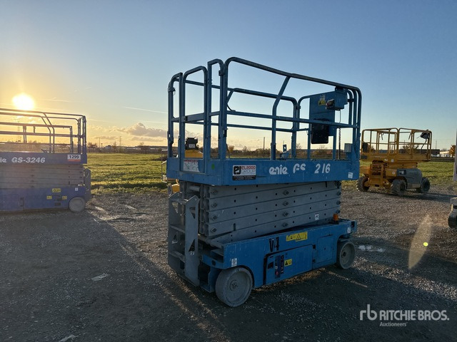 2007 Genie GS3246 (Inoperable) Scissor Lift - Scissor lift: picture 3 2007 Genie GS3246 (Inoperable) Scissor Lift - Scissor lift: picture 3
