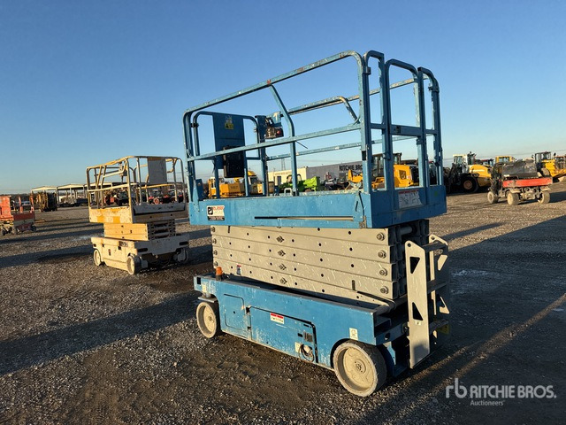 2007 Genie GS3246 (Inoperable) Scissor Lift - Scissor lift: picture 2 2007 Genie GS3246 (Inoperable) Scissor Lift - Scissor lift: picture 2