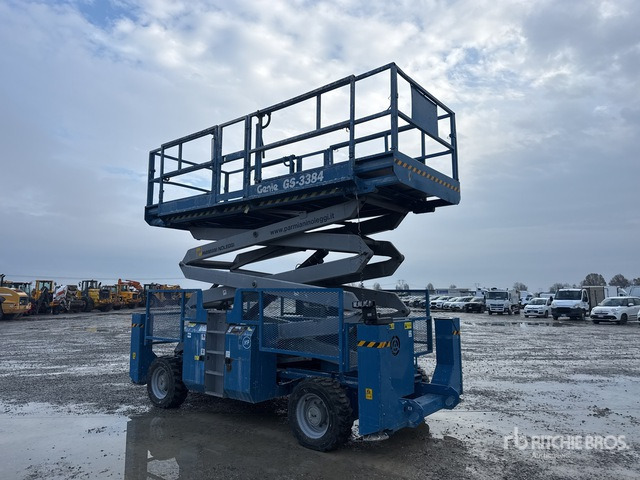 2007 Genie GS3384 Diesel Scissor Lift - Scissor lift: picture 3 2007 Genie GS3384 Diesel Scissor Lift - Scissor lift: picture 3