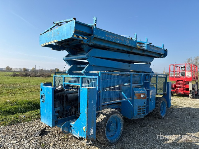 2007 Genie GS4390 Scissor Lift - Scissor lift: picture 3 2007 Genie GS4390 Scissor Lift - Scissor lift: picture 3
