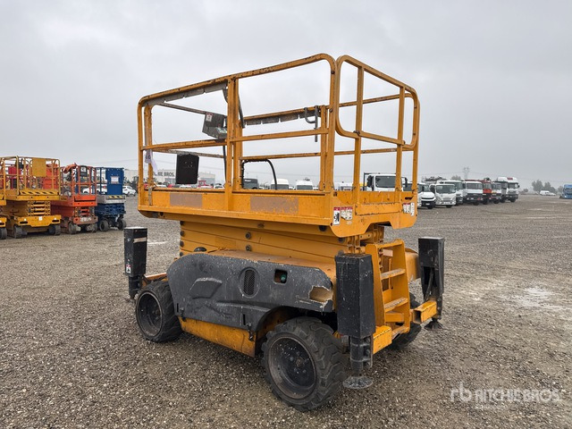 2007 Haulotte Compact12DX Piattaforma aerea verticale - Scissor lift: picture 4 2007 Haulotte Compact12DX Piattaforma aerea verticale - Scissor lift: picture 4