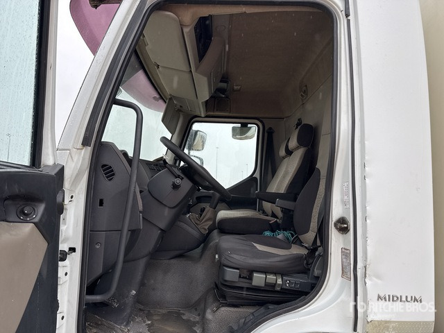 2008 Renault Midlum 220Dxi 4x2 Refrigerated Truck - Refrigerator truck: picture 4 2008 Renault Midlum 220Dxi 4x2 Refrigerated Truck - Refrigerator truck: picture 4