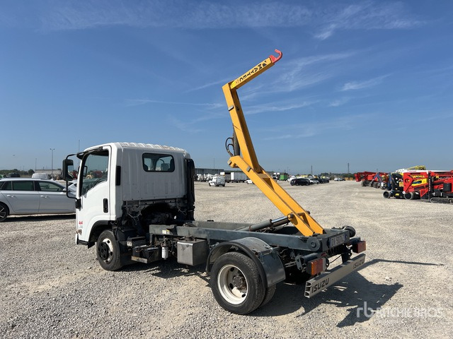 2009 Isuzu L35 4x4 Roll-Off Truck - Flail mower/ Mulcher: picture 3 2009 Isuzu L35 4x4 Roll-Off Truck - Flail mower/ Mulcher: picture 3