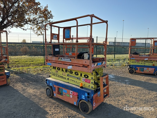 2009 Iteco IT7380 (Inoperable) Scissor Lift - Scissor lift: picture 1 2009 Iteco IT7380 (Inoperable) Scissor Lift - Scissor lift: picture 1