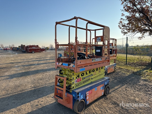 2009 Iteco IT7380 (Inoperable) Scissor Lift - Scissor lift: picture 3 2009 Iteco IT7380 (Inoperable) Scissor Lift - Scissor lift: picture 3