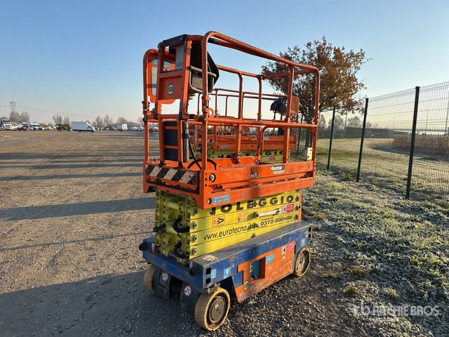 2009 Iteco IT7380 (Inoperable) Scissor Lift - Scissor lift: picture 3 2009 Iteco IT7380 (Inoperable) Scissor Lift - Scissor lift: picture 3