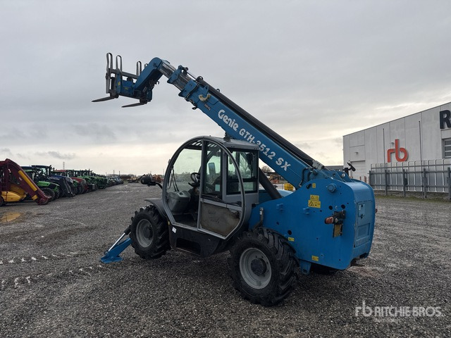 2010 Genie GHT3512 SX Telehandler - Telescopic handler: picture 2 2010 Genie GHT3512 SX Telehandler - Telescopic handler: picture 2