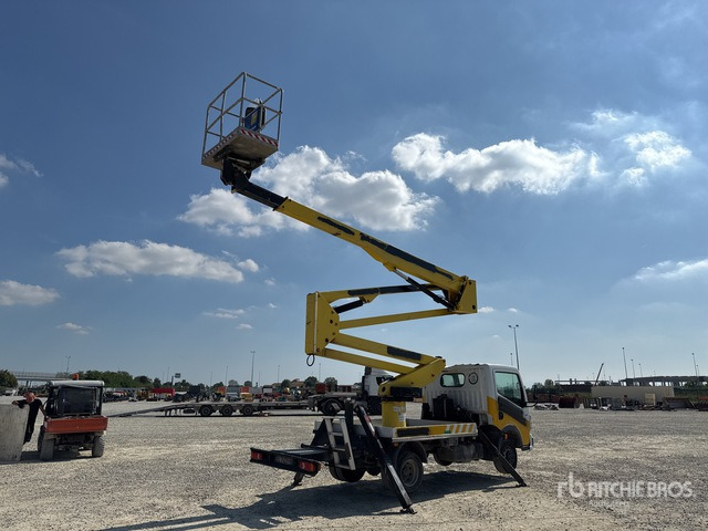2011 Renault Maxity 110Dxi 2011 Socage DA320 20 m on Bucket Truck - Truck mounted aerial platform: picture 4 2011 Renault Maxity 110Dxi 2011 Socage DA320 20 m on Bucket Truck - Truck mounted aerial platform: picture 4