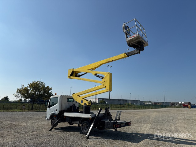 2011 Renault Maxity 110Dxi 2011 Socage DA320 20 m on Bucket Truck - Truck mounted aerial platform: picture 4 2011 Renault Maxity 110Dxi 2011 Socage DA320 20 m on Bucket Truck - Truck mounted aerial platform: picture 4