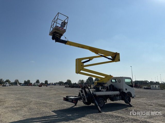 2011 Renault Maxity 110Dxi 2011 Socage DA320 20 m on Bucket Truck - Truck mounted aerial platform: picture 3 2011 Renault Maxity 110Dxi 2011 Socage DA320 20 m on Bucket Truck - Truck mounted aerial platform: picture 3
