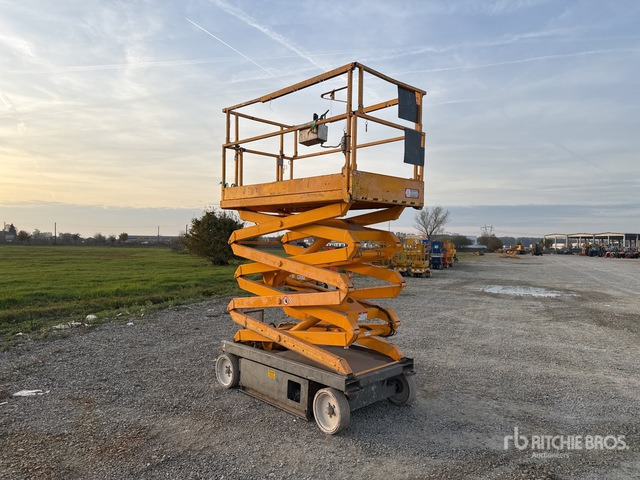 2013 Skyjack SJIII4626 Electric Scissor Lift - Scissor lift: picture 3 2013 Skyjack SJIII4626 Electric Scissor Lift - Scissor lift: picture 3