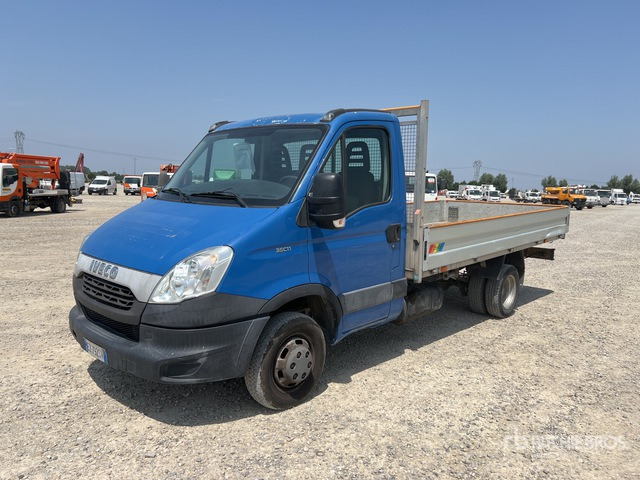 2015 Iveco Daily 35C11 Flatbed Truck - Open body delivery van: picture 1 2015 Iveco Daily 35C11 Flatbed Truck - Open body delivery van: picture 1