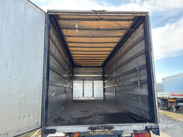 MAN 13.224 - Curtainsider truck: picture 5 MAN 13.224 - Curtainsider truck: picture 5