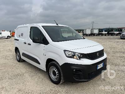 PEUGEOT PARTNER L1 BLUEHDI 100CV PREMIUM - Box truck: picture 4 PEUGEOT PARTNER L1 BLUEHDI 100CV PREMIUM - Box truck: picture 4