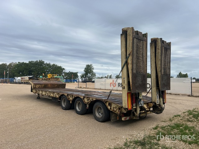 2004 Castera 3SS34T Tri/A Semi-Remorque Porte-Engin ... Lowboy Trailer - Low loader semi-trailer: picture 3 2004 Castera 3SS34T Tri/A Semi-Remorque Porte-Engin ... Lowboy Trailer - Low loader semi-trailer: picture 3